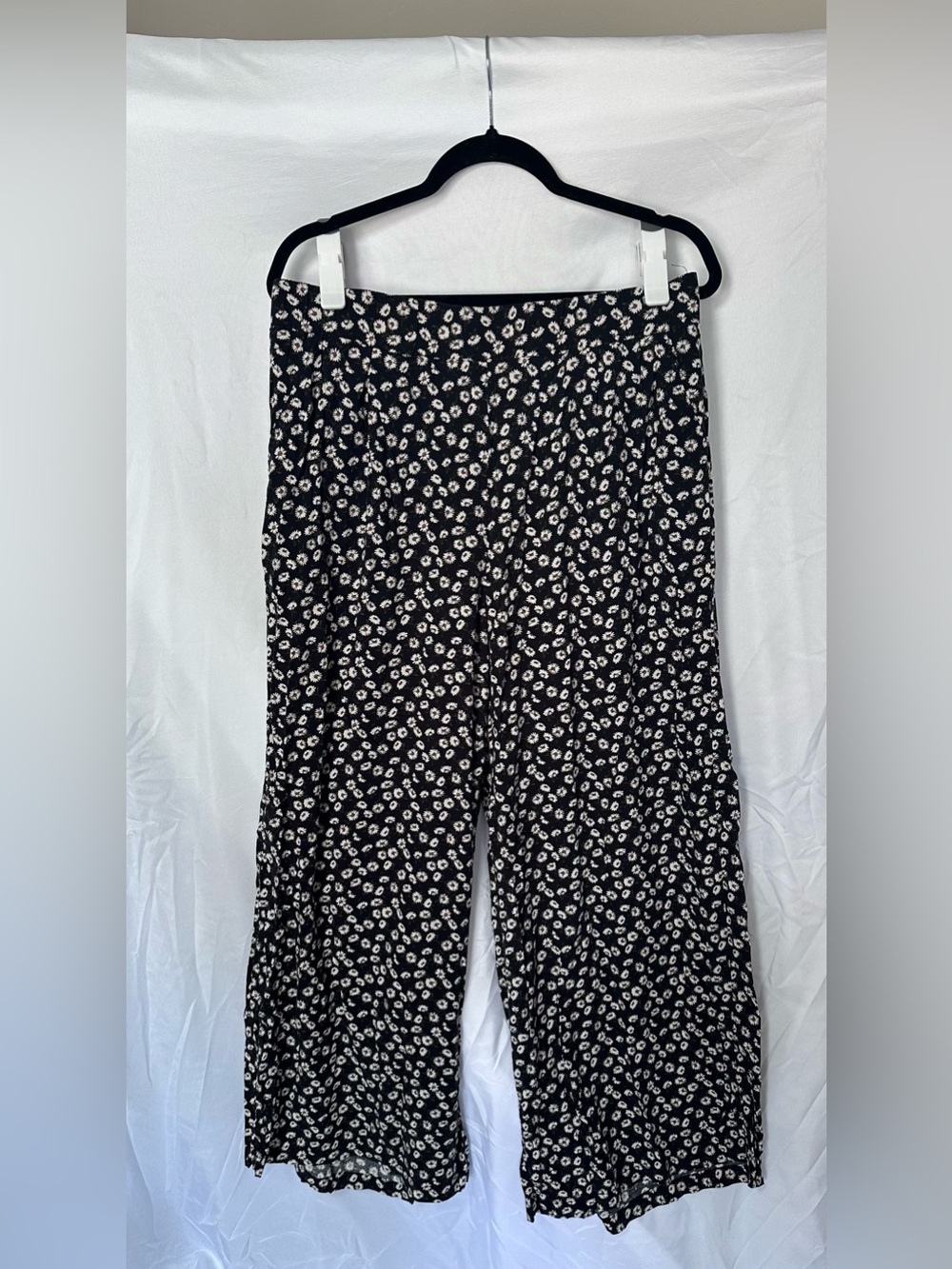 Torrid High-Rise Pull-On Challis Wide Leg Pant Daisy Size 1